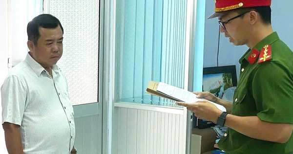 Khởi tố một cựu hiệu trưởng cùng 2 thuộc cấp