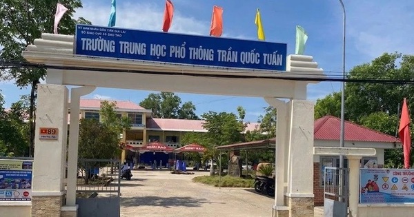 Xin đi vệ sinh rồi mang điện thoại vào phòng thi, 1 thí sinh