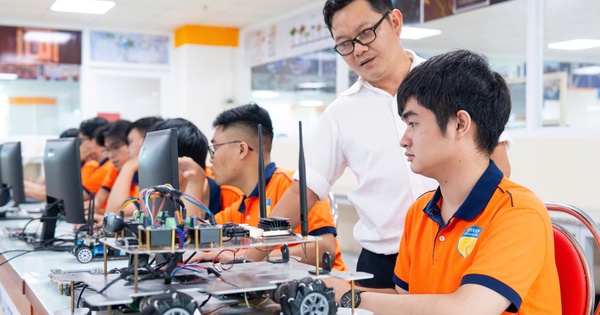Lợi thế trước mắt, hệ lụy lâu dài
