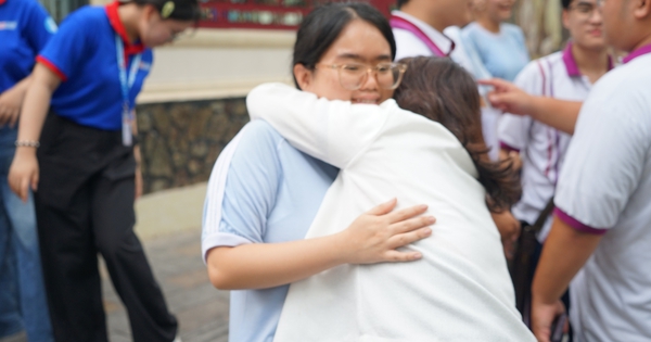 Mùa thi của con, nỗi lòng của cha mẹ