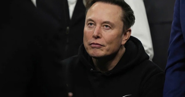 SpaceX gọi vốn lịch sử, tỉ phú Elon Musk chạm mốc tài sản ch
