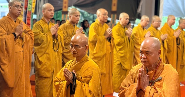 Lễ cầu siêu liệt sĩ tại công viên Lê Thị Riêng, TPHCM chiều 13-6