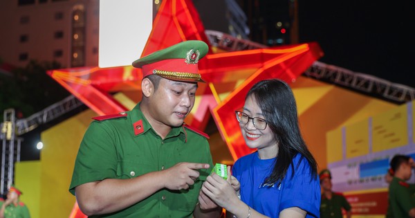Vinamilk mang đến những trạm tiếp năng lượng giữa gala "tổ quốc bình yên"