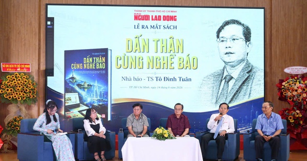 RA MẮT SÁCH “DẤN THÂN CÙNG NGHỀ BÁO” CỦA NHÀ BÁO - TS TÔ ĐÌNH TUÂN: Dấn thân để phụng sự xã hội