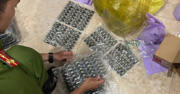 Ập vào căn nhà ở TPHCM, công an bắt giữ 5 người