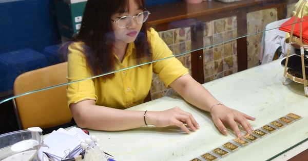 Giá vàng hôm nay 16-6: Bật tăng mạnh mẽ