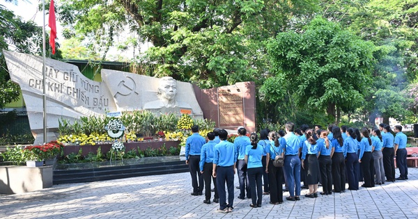 LĐLĐ TPHCM dâng hương tưởng niệm anh hùng liệt sĩ tại công viên Lê Thị Riêng
