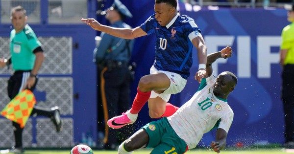 Mbappe bùng nổ và lời cảnh báo từ tuyển Pháp