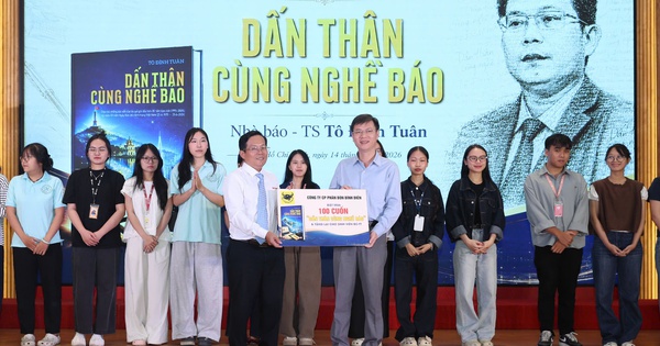 Phân bón Bình Điền tặng sách cho sinh viên báo chí - truyền thông