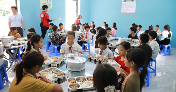 Morinaga Milk bàn giao bếp ăn học đường tại Lai Châu