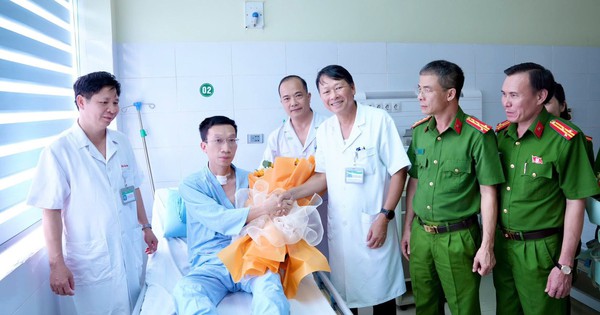 Trung tá công an bị kẻ ngáo đá đâm trọng thương xuất viện