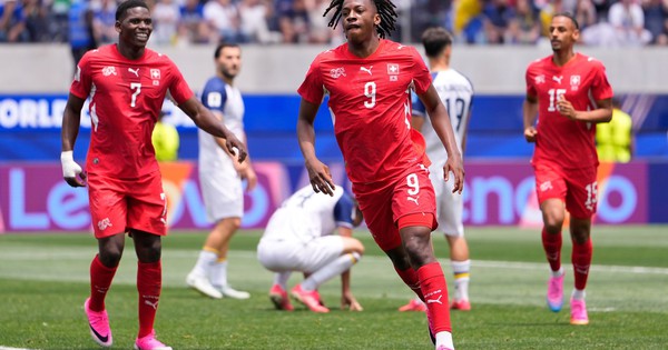 Thụy Sĩ thắng đậm Bosnia & Herzegovina, rộng cửa vào vòng knock-out World Cup