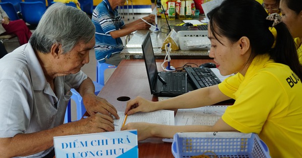 Người hưởng lương hưu phải thông báo cho cơ quan BHXH khi chuyển nơi cư trú