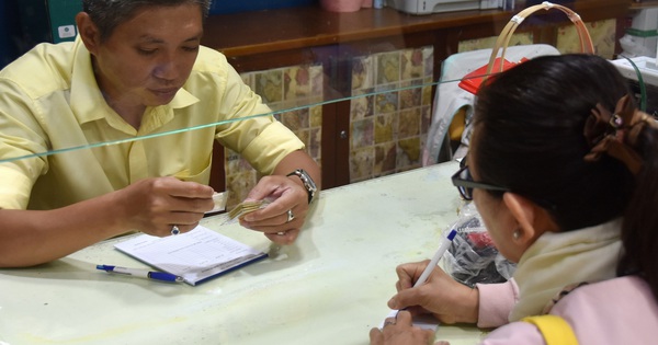 Giá vàng hôm nay 19-6: Tiếp tục lao xuống khi USD tăng giá