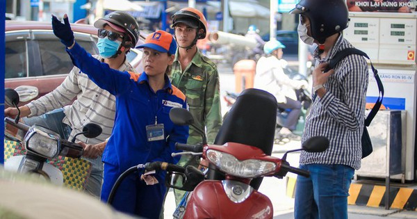 Giá xăng dầu đồng loạt giảm mạnh, xăng E10 về dưới 21.000 đồng/lít