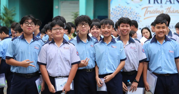 Điểm chuẩn vào lớp 10 chuyên biến động mạnh