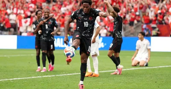 Qatar vỡ trận, Canada thắng đậm trận đầu tiên ở World Cup