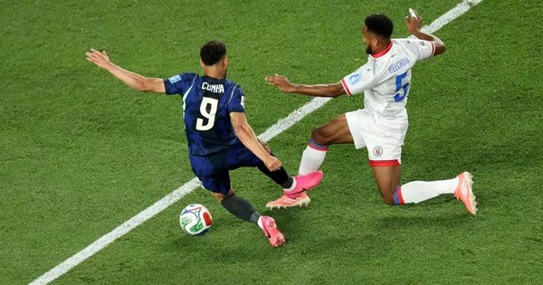 Siêu sao tỏa sáng, Brazil vượt lên dẫn đầu bảng C
