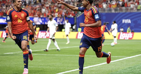 Đè bẹp Ả Rập Saudi 4-0, Tây Ban Nha thẳng tiến ngôi đầu bảng