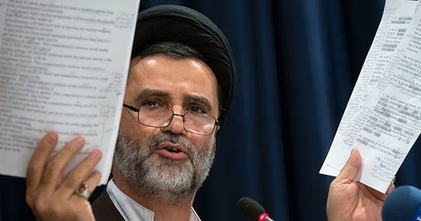 Nghị sĩ Iran bị cắt sóng vì tiết lộ mật thư của Lãnh tụ Tối cao?
