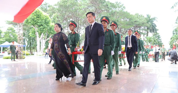 MỆNH LỆNH TỪ TRÁI TIM (*): Đưa các anh về đất mẹ!