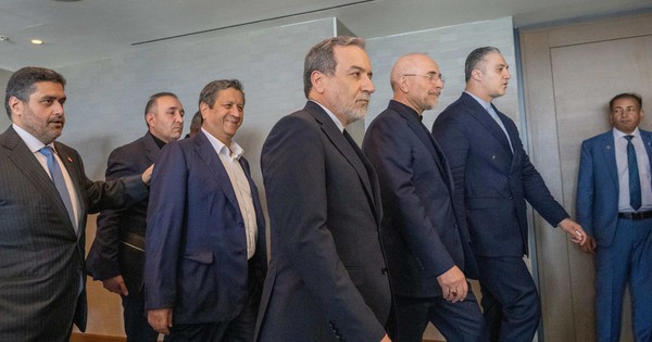 Iran: Eo biển Hormuz không phải “sòng bạc riêng” của ông Donald Trump