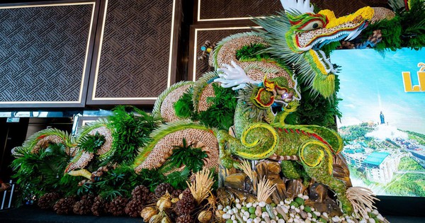 Trổ tài tạo hình trái cây chủ đề Phật giáo, các nghệ nhân khiến khách đến núi Bà Đen ngỡ ngàng