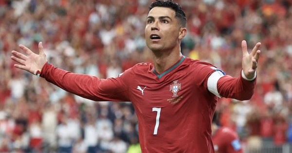 Ronaldo lập cú đúp lịch sử, Bồ Đào Nha đè bẹp Uzbekistan 5-0