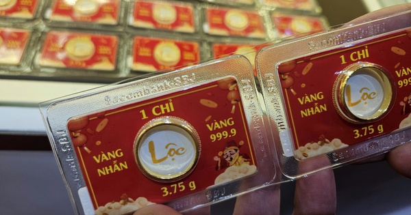 Giá vàng miếng SJC, vàng nhẫn rớt trở lại