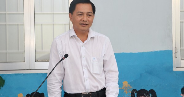 Bí thư Tỉnh uỷ Vĩnh Long đối thoại với người dân về việc cấp phép khai thác 2 mỏ cát