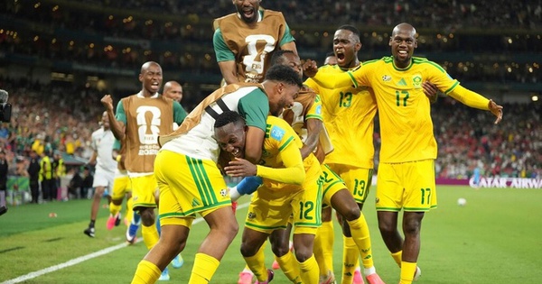 Hàn Quốc bế tắc, Nam Phi thắng 1-0 để lần đầu vượt qua vòng bảng