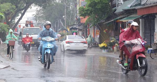 "Mưa vàng" giải nhiệt cho miền Bắc, miền Trung tiếp tục nắng nóng gay gắt tới trên 40 độ C