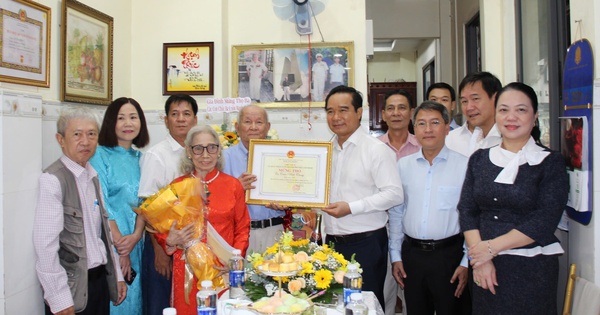Lãnh đạo TPHCM mừng thọ người cao tuổi tiêu biểu