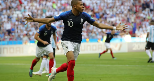 Mbappe sánh ngang Ronaldo "béo", trở thành tay "săn bàn" đỉnh nhất vòng knock-out World Cup