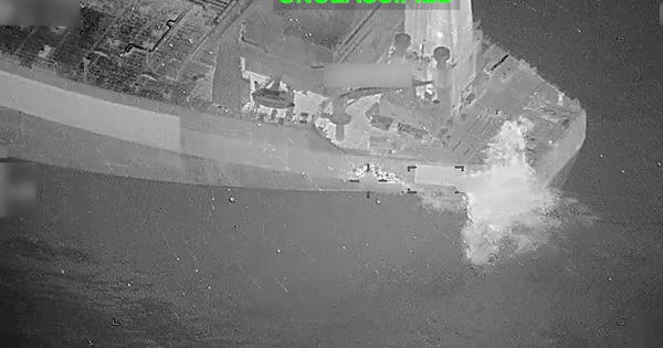 Mỹ bắn tàu dầu và đảo ở eo biển Hormuz, tên lửa Iran lao vào các nước vùng Vịnh