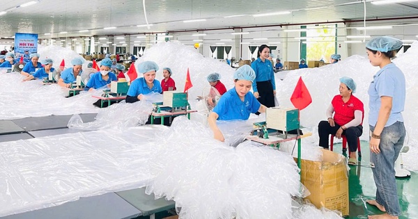 Hơn 100 công nhân ngành điện tử Đà Nẵng tranh tài tại hội thi tay nghề