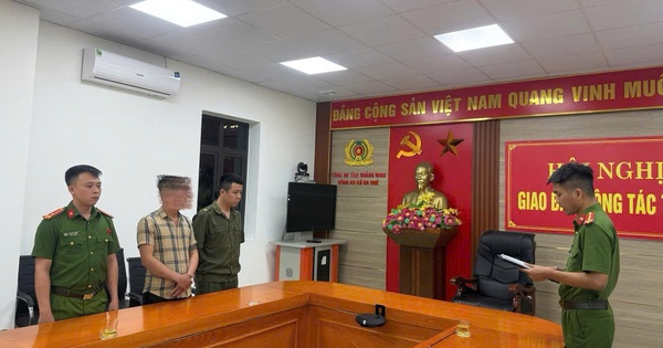 Khởi tố người đàn ông sử dụng chứng chỉ giả để hành nghề lái máy xúc