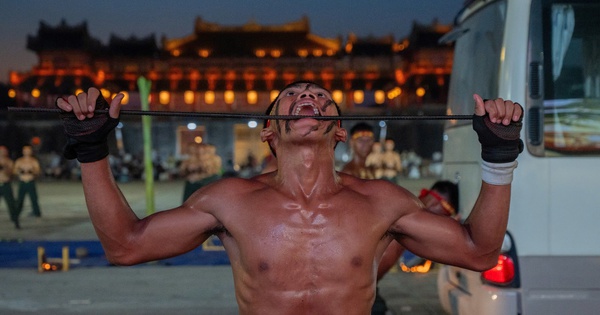 Hình ảnh "đã mắt" trước cổng Ngọ Môn