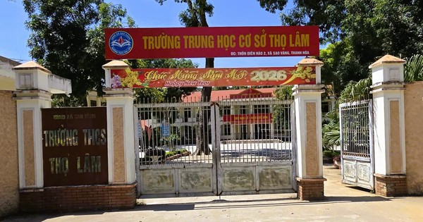 Chấm dứt hợp đồng với thầy giáo để lộ đề thi môn Tiếng Anh