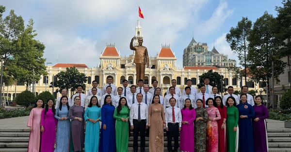Tuyên dương các tập thể, cá nhân tiêu biểu trong học tập và làm theo lời Bác