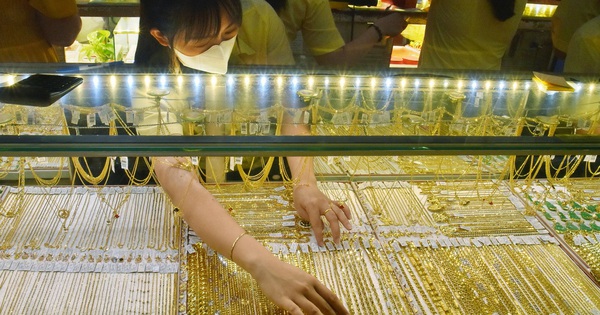 Sáng 6-6, giá vàng miếng SJC, vàng nhẫn rớt thẳng đứng