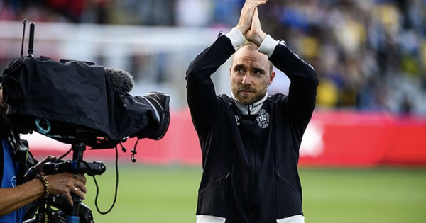 Christian Eriksen lại đổ gục trên sân cỏ, hủy trận giao hữu 