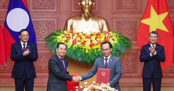 Thủ tướng Lê Minh Hưng và Thủ tướng Lào chứng kiến ký 4 văn 