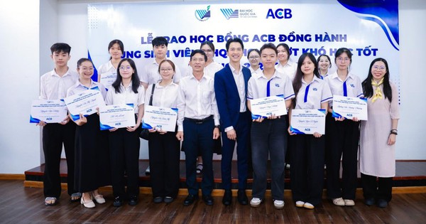 Chủ tịch ACB Trần Hùng Huy kỳ vọng sinh viên tiêu biểu sẽ trở thành lãnh đạo doanh nghiệp hàng đầu