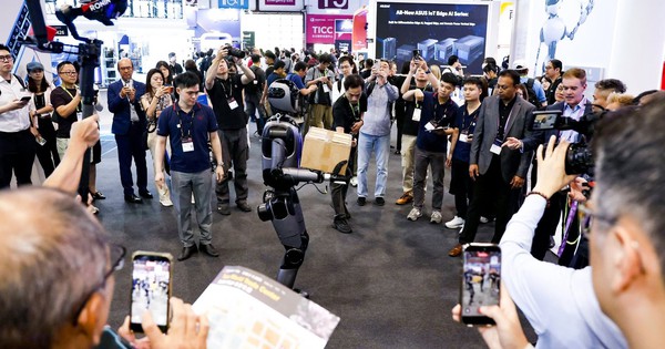 Người máy “Make in Vietnam” của VinRobotics tỏa sá