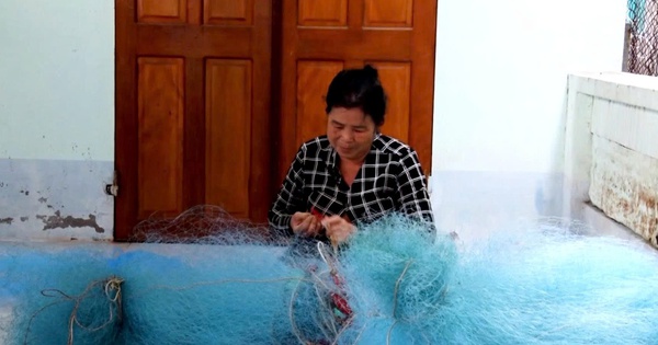Nghề mưu sinh từ những tấm lưới rách