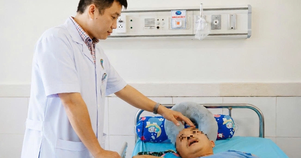 Cứu sống người đàn ông bị tai nạn giao thông chấn thương sọ 