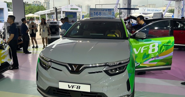 Miễn lệ phí trước bạ đến năm 2030, người mua xe đi