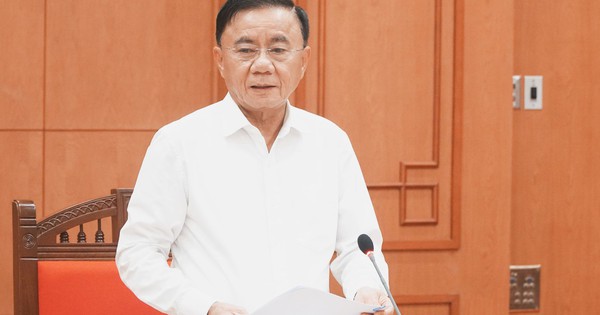 Bộ Chính trị: Tăng thu nhập, tạo động lực cho cán 