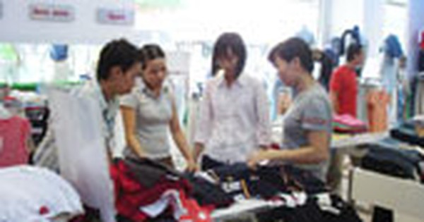 Thời trang hè 2005: Mới từ chất liệu đến kiểu dáng